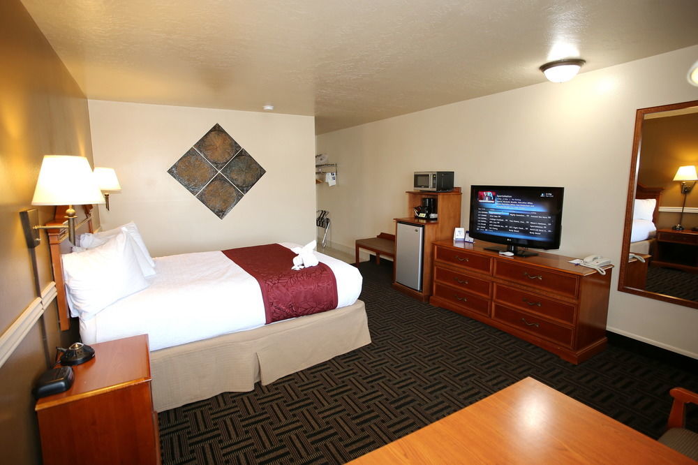 Best Western Paradise Inn Бийвър Екстериор снимка