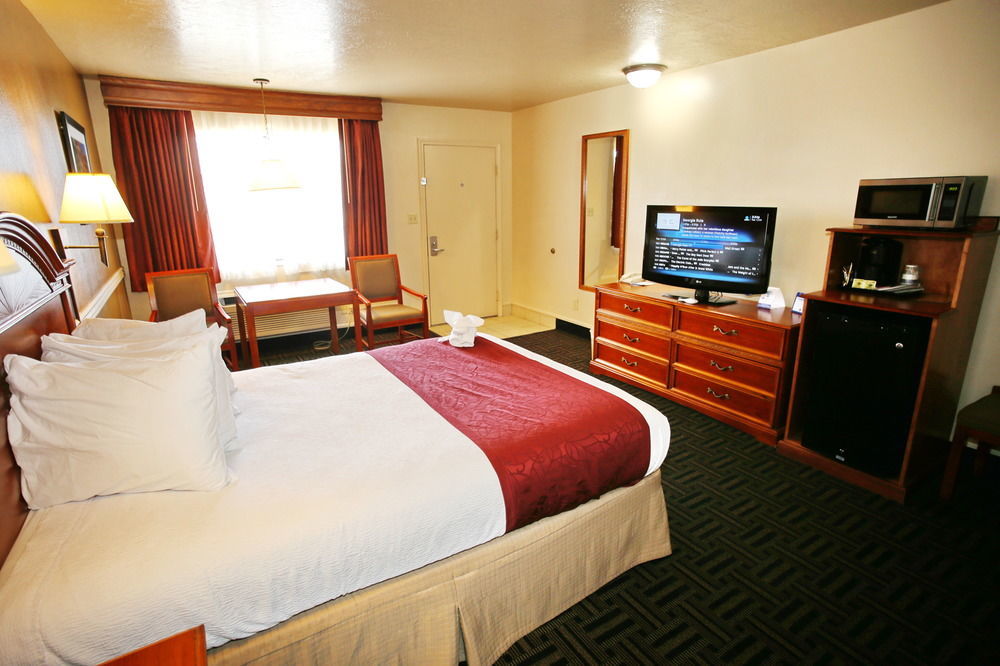 Best Western Paradise Inn Бийвър Екстериор снимка